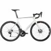 Orro Venturi EVO 105 R800DB Road Bike (2023) 1 Orro Venturi EVO 105 R800DB Road Bike (2023) -Vélos de route Magasin de vente Orro Venturi EVO 105 R800DB Road Bike White Silver Gloss 01